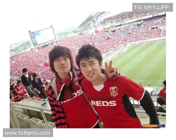 小春与足球明星的甜蜜邂逅在绿茵场上的爱情故事